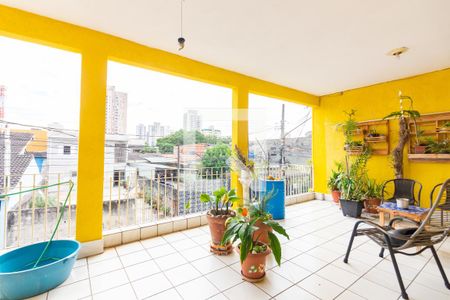 Casa à venda com 325m², 5 quartos e 4 vagas Casa à venda com 325m², 5 quartos e 4 vagasVaranda