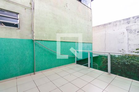 Casa à venda com 325m², 5 quartos e 4 vagas Casa à venda com 325m², 5 quartos e 4 vagasSacada