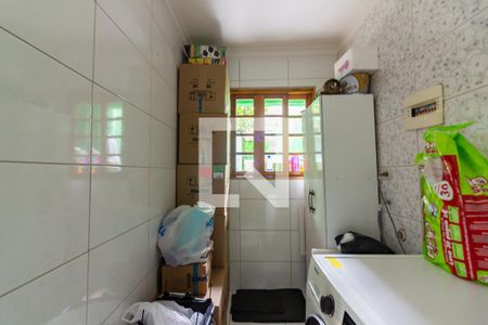 Casa à venda com 325m², 5 quartos e 4 vagas Casa à venda com 325m², 5 quartos e 4 vagasÁrea de Serviço 2