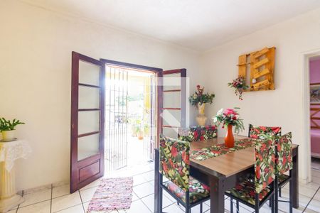 Casa à venda com 325m², 5 quartos e 4 vagas Casa à venda com 325m², 5 quartos e 4 vagasComodo