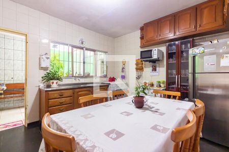 Casa à venda com 325m², 5 quartos e 4 vagas Casa à venda com 325m², 5 quartos e 4 vagasCozinha