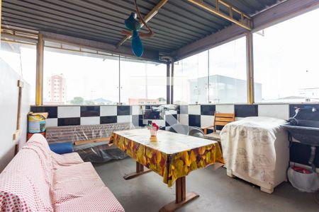 Casa à venda com 325m², 5 quartos e 4 vagas Casa à venda com 325m², 5 quartos e 4 vagasVaranda