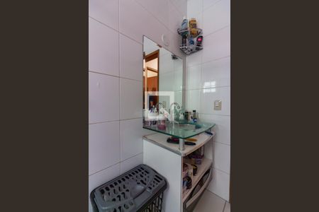 Casa à venda com 325m², 5 quartos e 4 vagas Casa à venda com 325m², 5 quartos e 4 vagasBanheiro 2