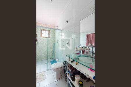 Casa à venda com 325m², 5 quartos e 4 vagas Casa à venda com 325m², 5 quartos e 4 vagasBanheiro 2