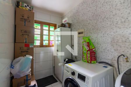 Casa à venda com 325m², 5 quartos e 4 vagas Casa à venda com 325m², 5 quartos e 4 vagasÁrea de Serviço 2