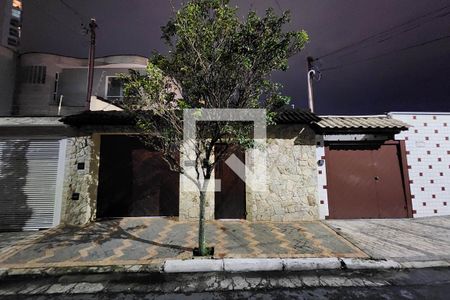 Casa à venda com 215m², 4 quartos e 6 vagas Casa à venda com 215m², 4 quartos e 6 vagasFachada