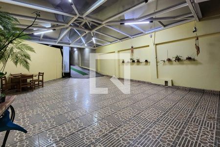 Casa à venda com 215m², 4 quartos e 6 vagas Casa à venda com 215m², 4 quartos e 6 vagasGaragem