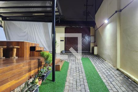 Casa à venda com 215m², 4 quartos e 6 vagas Casa à venda com 215m², 4 quartos e 6 vagasGaragem