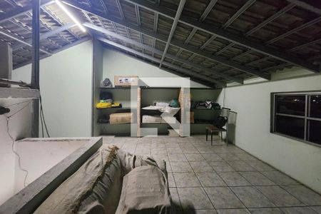 Casa à venda com 215m², 4 quartos e 6 vagas Casa à venda com 215m², 4 quartos e 6 vagasSótão