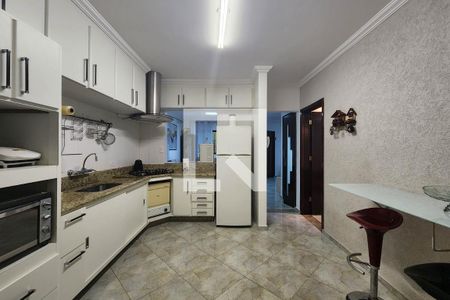 Casa à venda com 215m², 4 quartos e 6 vagas Casa à venda com 215m², 4 quartos e 6 vagasCozinha