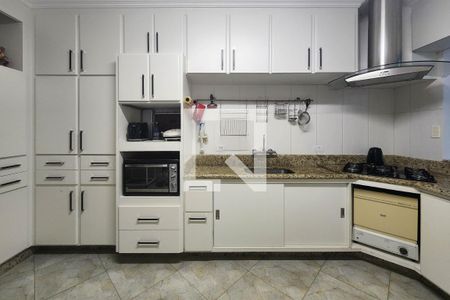 Casa à venda com 215m², 4 quartos e 6 vagas Casa à venda com 215m², 4 quartos e 6 vagasCozinha