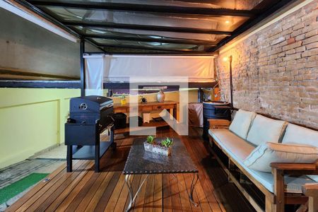 Casa à venda com 215m², 4 quartos e 6 vagas Casa à venda com 215m², 4 quartos e 6 vagasÁrea de Lazer