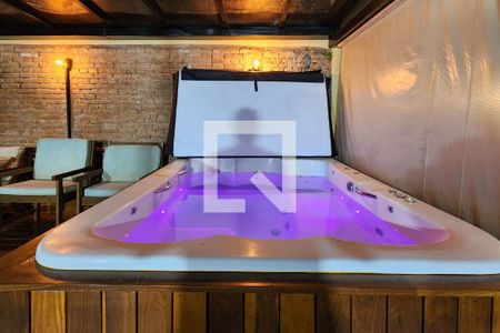 Casa à venda com 215m², 4 quartos e 6 vagas Casa à venda com 215m², 4 quartos e 6 vagasOfurô