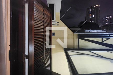 Casa à venda com 215m², 4 quartos e 6 vagas Casa à venda com 215m², 4 quartos e 6 vagasSacada Suíte 1