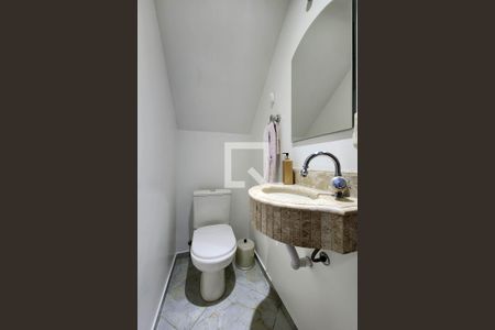 Casa à venda com 215m², 4 quartos e 6 vagas Casa à venda com 215m², 4 quartos e 6 vagasBanheiro