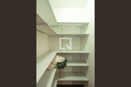 Casa de condomínio para alugar com 417m², 4 quartos e 3 vagasDespensa