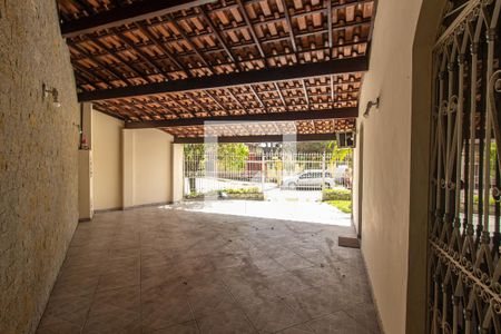 Casa de condomínio para alugar com 417m², 4 quartos e 3 vagasGaragem