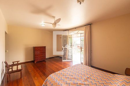 Casa de condomínio para alugar com 417m², 4 quartos e 3 vagasSuíte