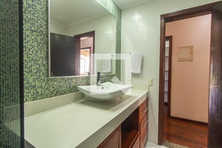 Casa de condomínio para alugar com 417m², 4 quartos e 3 vagasBanheiro Social 1