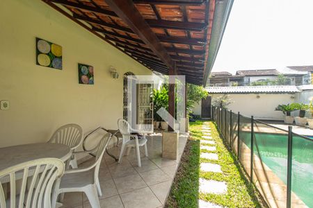 Casa de condomínio para alugar com 417m², 4 quartos e 3 vagasVaranda