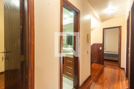 Casa de condomínio para alugar com 417m², 4 quartos e 3 vagasCorredor