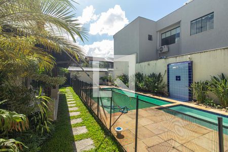 Casa de condomínio para alugar com 417m², 4 quartos e 3 vagasQuintal