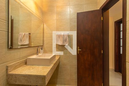 Casa de condomínio para alugar com 417m², 4 quartos e 3 vagasBanheiro Social 2