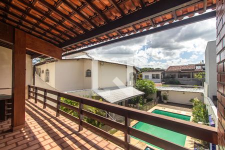 Casa de condomínio para alugar com 417m², 4 quartos e 3 vagasTerraço