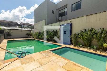 Casa de condomínio para alugar com 417m², 4 quartos e 3 vagasPiscina