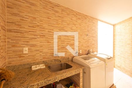 Casa de condomínio para alugar com 417m², 4 quartos e 3 vagasÁrea de Serviço