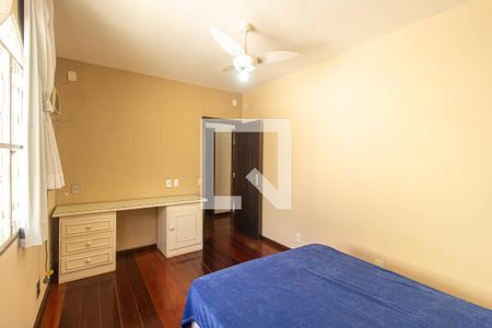 Casa de condomínio para alugar com 417m², 4 quartos e 3 vagasQuarto 2