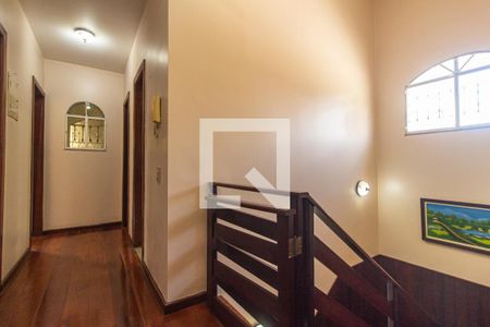 Casa de condomínio para alugar com 417m², 4 quartos e 3 vagasCorredor