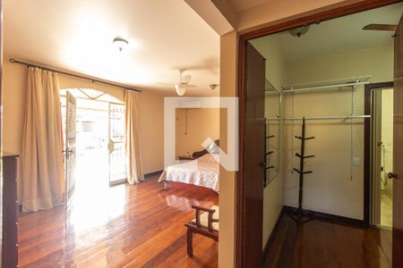 Casa de condomínio para alugar com 417m², 4 quartos e 3 vagasSuíte