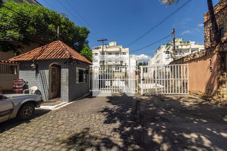Casa de condomínio para alugar com 417m², 4 quartos e 3 vagasEntrada
