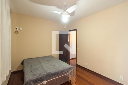 Casa de condomínio para alugar com 417m², 4 quartos e 3 vagasQuarto 1