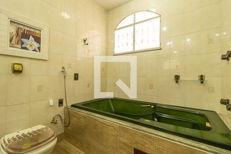 Casa de condomínio para alugar com 417m², 4 quartos e 3 vagasBanheiro da Suíte