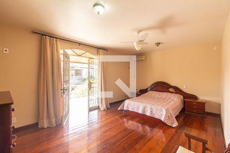 Casa de condomínio para alugar com 417m², 4 quartos e 3 vagasSuíte