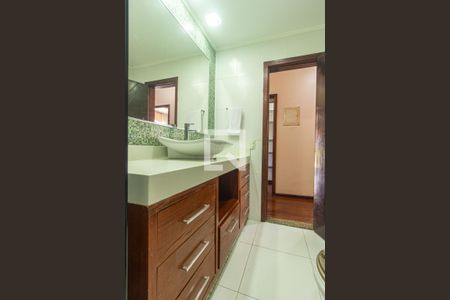 Casa de condomínio para alugar com 417m², 4 quartos e 3 vagasBanheiro Social 1