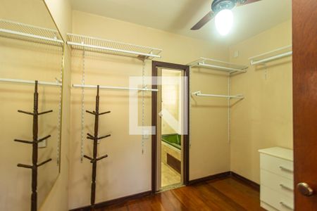 Casa de condomínio para alugar com 417m², 4 quartos e 3 vagasCloset da Suíte