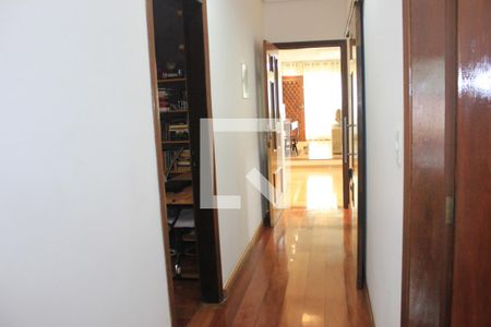 Casa para alugar com 260m², 4 quartos e 4 vagasCorredor dos quartos 