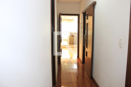 Casa para alugar com 260m², 4 quartos e 4 vagasCorredor dos quartos 