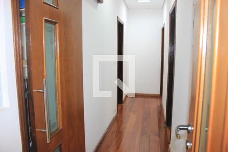 Casa para alugar com 260m², 4 quartos e 4 vagasCorredor dos quartos 