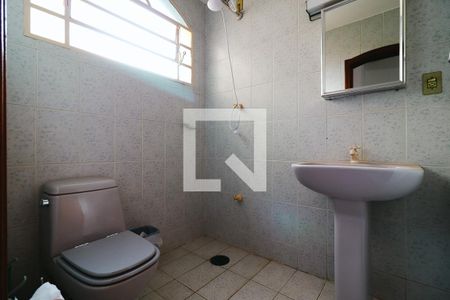 Casa para alugar com 250m², 3 quartos e 5 vagasBanheiro 2