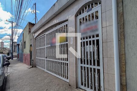 Casa à venda com 200m², 3 quartos e 2 vagas Casa à venda com 200m², 3 quartos e 2 vagasFachada
