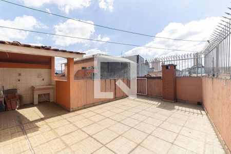 Casa à venda com 200m², 3 quartos e 2 vagas Casa à venda com 200m², 3 quartos e 2 vagasTerraço