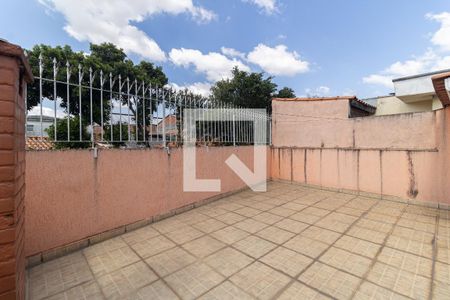 Casa à venda com 200m², 3 quartos e 2 vagas Casa à venda com 200m², 3 quartos e 2 vagasTerraço
