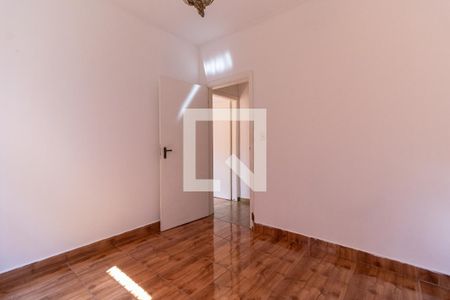 Casa à venda com 200m², 3 quartos e 2 vagas Casa à venda com 200m², 3 quartos e 2 vagasQuarto 2