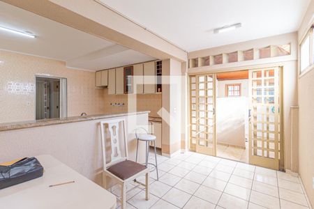 Casa à venda com 198m², 3 quartos e 3 vagas Casa à venda com 198m², 3 quartos e 3 vagasCozinha