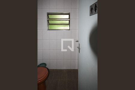 Casa à venda com 360m², 3 quartos e 5 vagasBanheiro da  Edícula