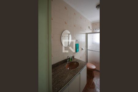 Casa à venda com 360m², 3 quartos e 5 vagasBanheiro da Suíte 02